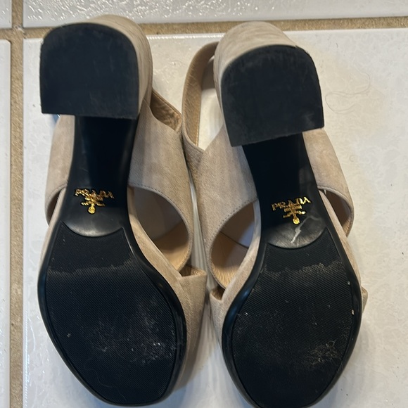PRADA TAN SUEDE BLOCK SLINGBACK HEELS - Picture 4 of 4